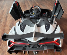 Charger l&#39;image dans la galerie, Licensed lamborghini veneno White