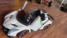 Charger l&#39;image dans la galerie, Licensed lamborghini veneno White